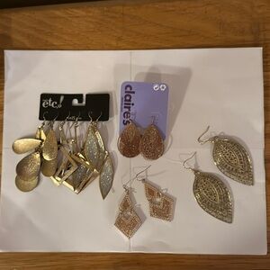 Bundle of earrings, costume jewelry some are EUC, SOME ARE NWT BUNDLE2SAVE$$$$